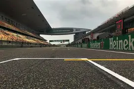 F1赛场再起风云：剑门青龙队险胜塞外火狐队，赛场气氛火爆重拾自信的夜晚-九游体育